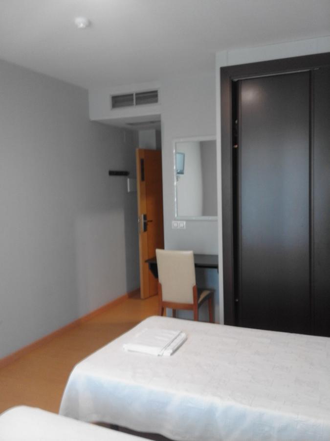 Hostal Restaurante Vial Ourense Exterior photo